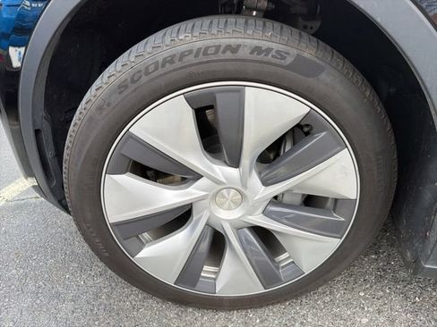 Used 2024 Tesla Model Y Long Range AWD/4WD image 9