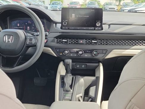 Certified 2025 Honda Accord SE image 5