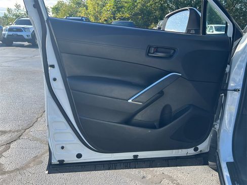 Used 2024 Toyota Corolla Cross LE image 11