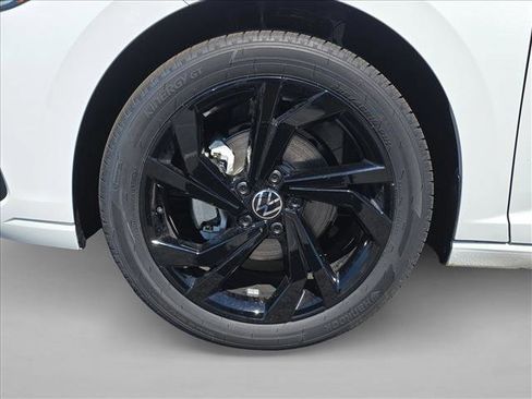 New 2026 Volkswagen Jetta SE FWD image 11