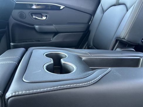 Used 2025 Honda Pilot EX-L image 18