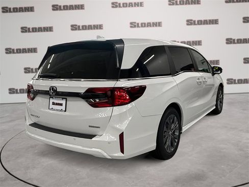New 2026 Honda Odyssey Touring image 5