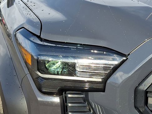 Used 2024 Toyota Tacoma TRD Off-Road image 10