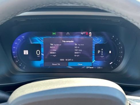 Certified 2024 Volvo XC40 B5 Plus w/ Climate Package AWD/4WD image 25