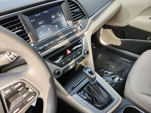 Used 2018 Hyundai Elantra SE w/ SE Connectivity Package 04 image 27