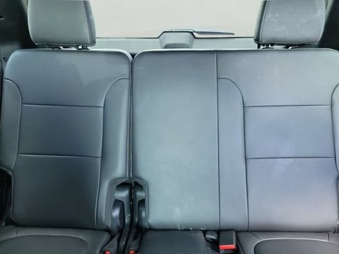 Used 2023 Chevrolet Traverse LT FWD image 11