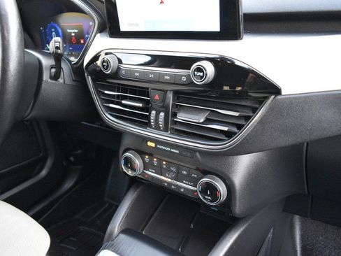 Used 2022 Ford Escape Titanium w/ Titanium Premium Package image 24