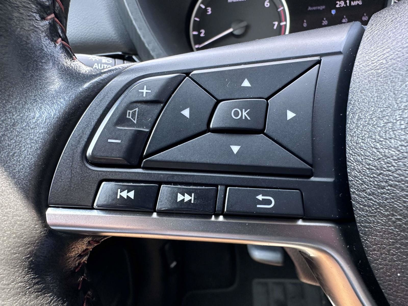Used 2023 Nissan Sentra SR w/ SR Premium Package FWD image 19