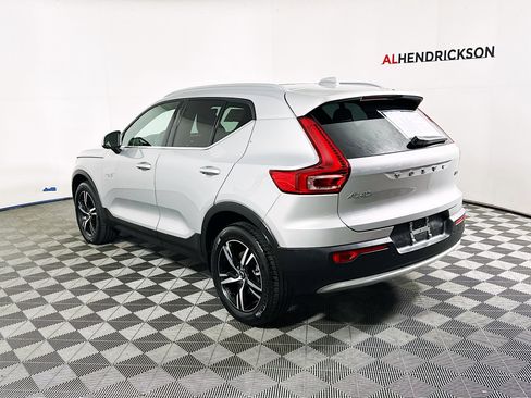 Used 2025 Volvo XC40 B5 Core image 5