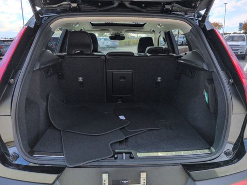 Certified 2024 Volvo XC40 B5 Ultimate w/ Protection Package Premier image 26