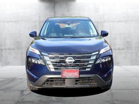 Used 2025 Nissan Rogue SV AWD/4WD image 4