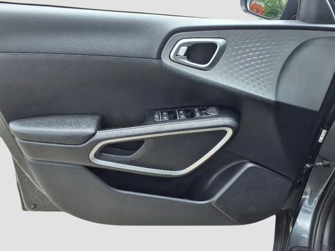 Used 2022 Kia Soul LX w/ Technology Package image 12