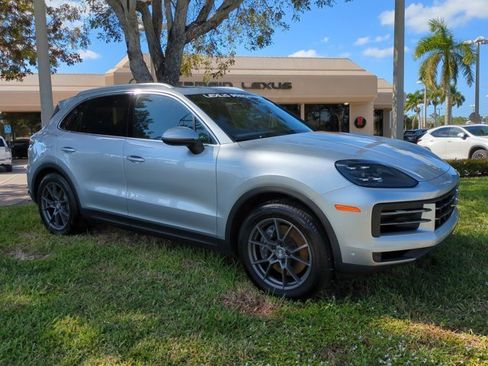 Used 2025 Porsche Cayenne image 1
