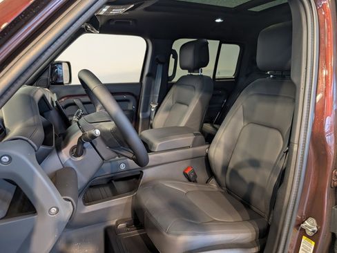New 2026 Land Rover Defender 130 X-Dynamic SE image 11