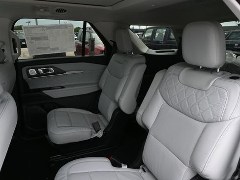 New 2026 Ford Explorer Platinum w/ LUX Leather Package AWD/4WD image 17