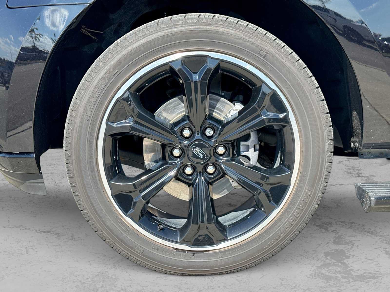 Used 2023 Ford Expedition Limited AWD/4WD image 13