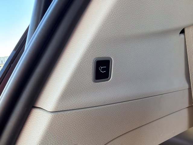 Used 2024 Chrysler Pacifica Touring-L FWD image 24