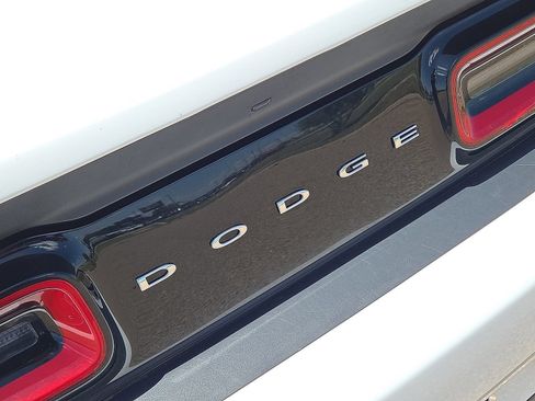 Used 2016 Dodge Challenger SXT RWD image 12
