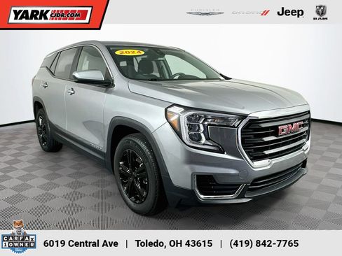 Used 2024 GMC Terrain SLE FWD image 1