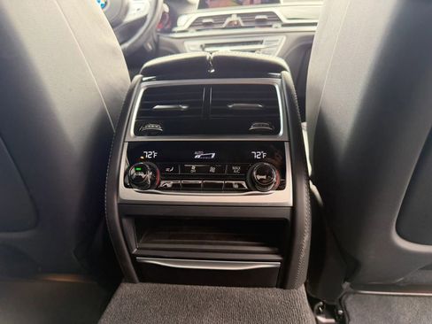 Used 2021 BMW 750i xDrive w/ Executive Package image 19