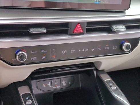 Certified 2025 Kia Sorento EX image 17