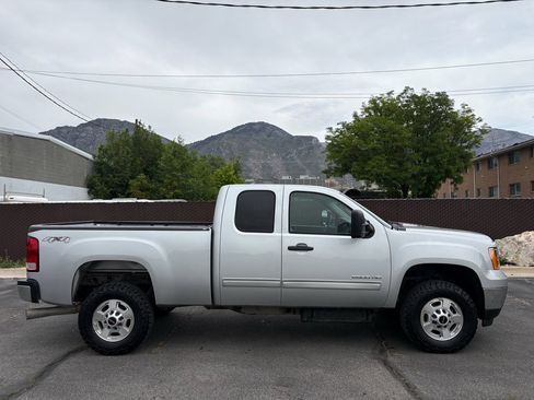 Used 2013 GMC Sierra 2500 SLE w/ SLE Preferred Package AWD/4WD image 2