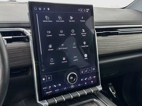 Used 2025 GMC Sierra EV Denali AWD/4WD image 15