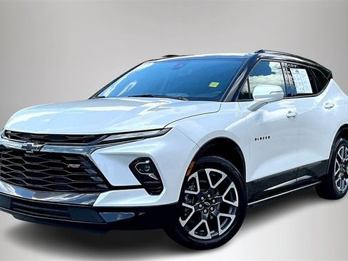 Certified 2023 Chevrolet Blazer RS w/ Enhanced Convenience Package image 3