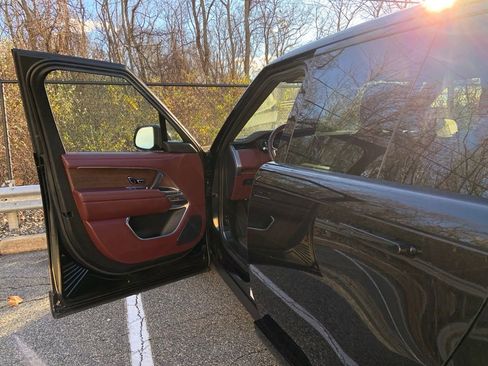 Certified 2024 Land Rover Range Rover SE image 10