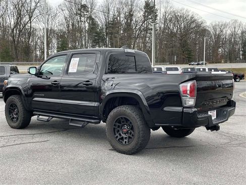 Used 2022 Toyota Tacoma TRD Sport image 3