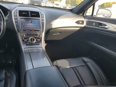 Used 2020 Lincoln MKZ image 15
