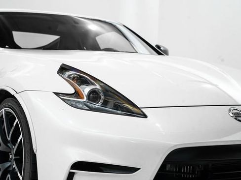 Used 2018 Nissan 370Z NISMO image 13