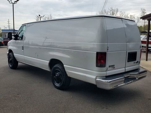 Used 2014 Ford E-150 and Econoline 150 Extended w/ Interior Upgrade Package RWD image 4