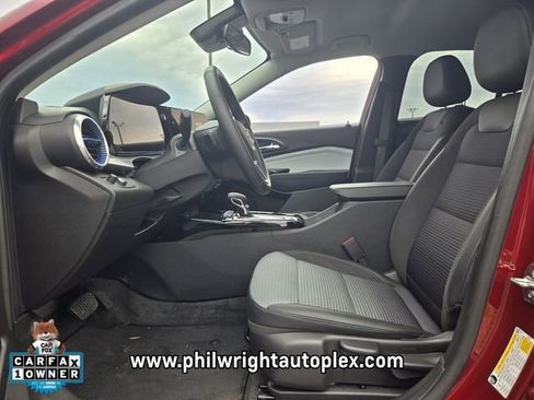 Used 2025 Chevrolet Trax LT w/ LT Convenience Package image 9