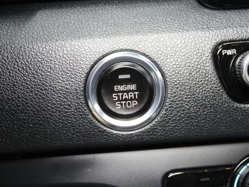 Used 2017 Kia Niro EX image 16