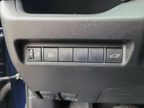 Used 2020 Toyota RAV4 XLE Premium image 20