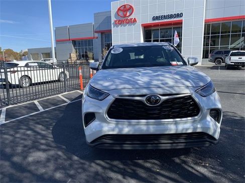 Certified 2023 Toyota Highlander L image 3