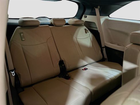 Used 2023 Toyota Sienna XLE image 25