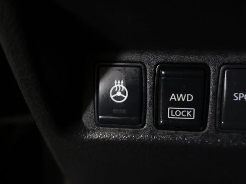 Used 2018 Nissan Rogue SV w/ Premium Package image 41