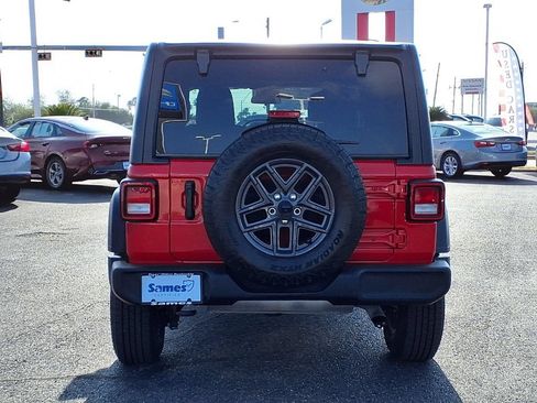 Used 2025 Jeep Wrangler Unlimited Sport AWD/4WD image 6