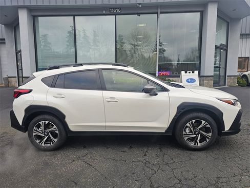 Used 2025 Subaru Crosstrek 2.0i Premium image 8