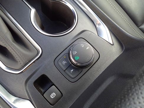 Used 2023 Chevrolet Traverse Premier image 31