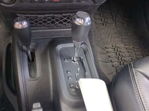 Used 2014 Jeep Wrangler Unlimited Rubicon w/ Connectivity Group image 16