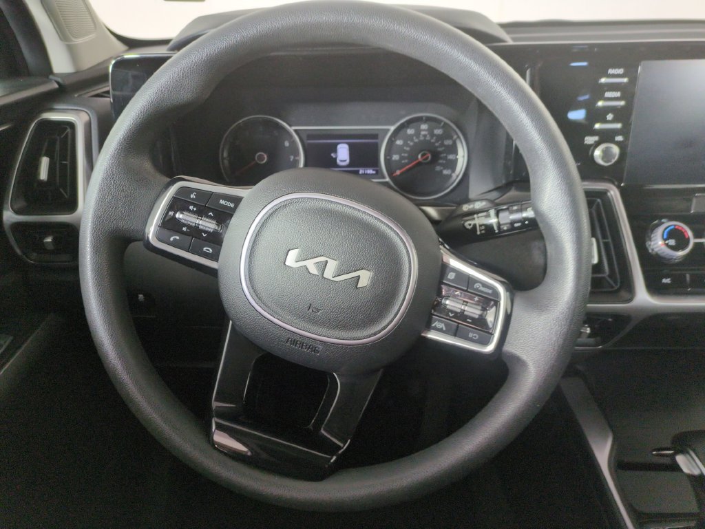 Used 2023 Kia Sorento LX FWD image 18