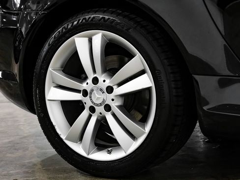 Used 2011 Mercedes-Benz SLK 300 image 41