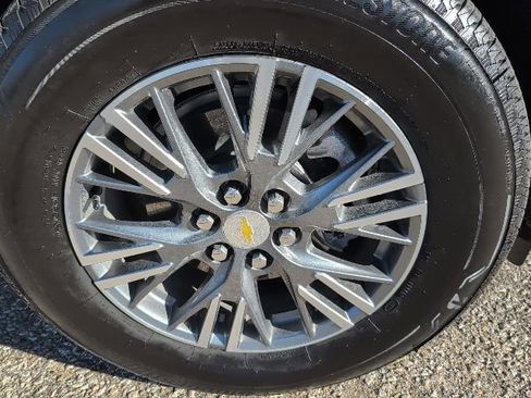 Used 2025 Chevrolet Traverse LT w/ Driver Confidence Package image 22