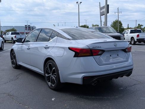 Used 2024 Nissan Altima 2.5 SR w/ SR Premium Package FWD image 8