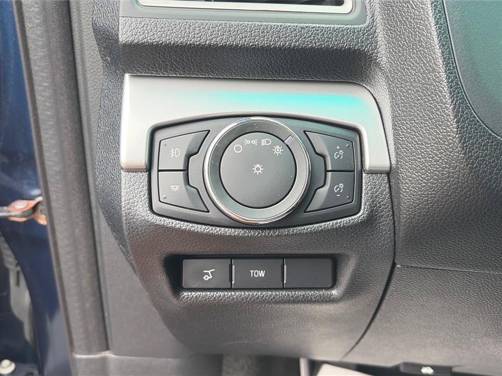 Used 2017 Ford Explorer XLT w/ Equipment Group 201A FWD image 17