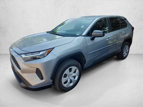 Used 2024 Toyota RAV4 LE AWD/4WD image 4