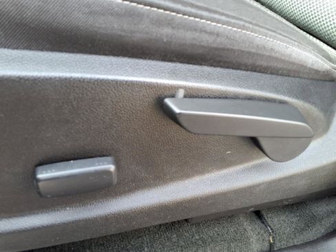 Used 2016 Chevrolet Colorado LT w/ LT Convenience Package image 12